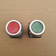 Przycisk sterowniczy tablicowy zielony lub czerwony 2,5A 500V