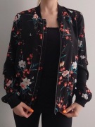 Kurteczka oasis lekka czarna kwiecista kwiatki XS 34 bejsbolówka bomber