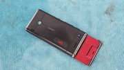 Sony Ericsson W595. Kolor Czarno - Czerwony