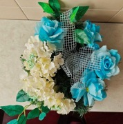 Wiązanka ze sztucznych kwiatów, stroik na cmentarz, 40 cm x 30 cm