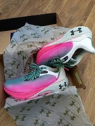 Profesjonalne buty do biegania Under Armour 3025174-100 HOVR MACHINA 3