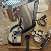 Kolbowy ekspres DeLonghi Dedica Style EC685.M