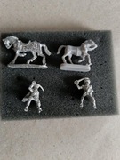 Ogniem i mieczem - figurki Wołodyjowskiego i chyba Skrzetuskiego. 