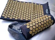 Mata do akupresury z poduszką – rozmiar 68 x 42 cm, elegancka czarno-złota