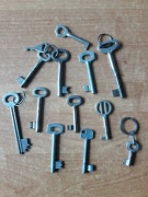 Stare klucze do drzwi PRL