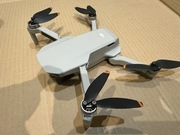 Dron DJI Mini 2 Fly More Combo