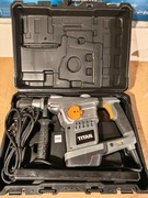 Titan TTB571SDS 1250 W – Młotowiertarka SDS Max P1-07