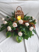 Duży stroik na cmentarz grób lampion latarenka latarnia róże ecru kremowe