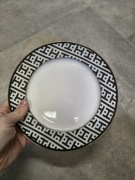 Talerz śniadaniowy z czarnym wzorem