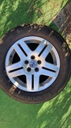 Felgi aluminiowe 15" z  VW Golf 4 z oponami letnimi komplet