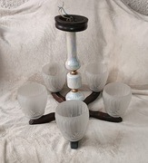 Stary zabytkowy żyrandol pięcioramienny.