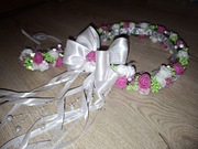 Wianuszek komunijny jak żywy z ozdobą świecy 