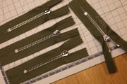 Zamek błyskawiczny Metalowy Riri 7 cm, kolor khaki