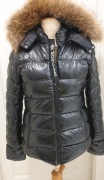 MONCLER KURTKA PUCHOWA Z DOPINANYM KAPTUREM JAK NOWA 