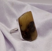 Srebrny pierścionek z bursztynem