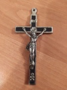 pamiątka przedwojenna albo wczesny PRL - metalowy krzyż na ścianę