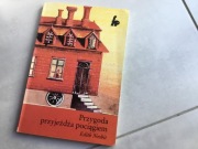 Przygoda przyjeżdża pociągiem, Edith Nesbit