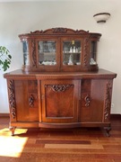 Fantastyczny zabytkowy kredens