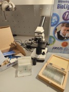Mikroskop DELTA OPTICAL Biolight 200 Biały + pakiet preparatów