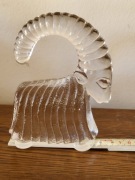 Kosta Boda, Szwecja, Szklany Długorogi Kozioł, Julebuk, figurka ze szkła