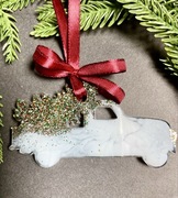 Ręcznie wykonana ozdoba z żywicy epoksydowej.