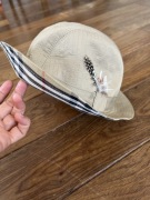 Burberry kapelusz styl myśliwski piórko 51,5 cm 