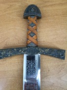 Miecz dekoracyjny „Richard the Lionheart” – bogato zdobiony 