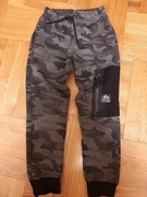 spodnie dresowe moro