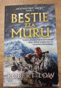 Bestie zza Muru. Braterstwo Areny. Tom 1 - R. Low