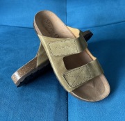 Klapki Marc O'Polo roz.42 wkładka 27,5 cm khaki