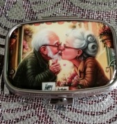 Pudełko puzderko pudełeczko organizer pojemnik na tabletki leki biżuterię 