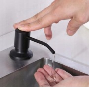 Dozownik do plynu / mydła do zlewu