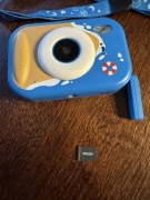 wielofunkcyjny, wodoodporny aparat fotograficzny dla dzieci.  