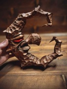 Ręcznie rzeźbiony księżyc z drewna lipowego