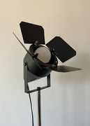 Lampa podłogowa na statywie czarna