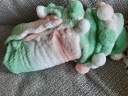 Koc- kapa oliwkowo rozowobialy zpomponamiHome&you 