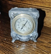 Unikatowy zegar budzik 