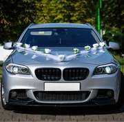 Dekoracja samochodu ślubnego elegancka ozdoba auta weselnego