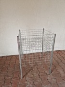 Kosz metalowy, bardzo mocny.