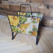 Stylowy Gazetnik Vintage z lat 60./70. – Wrought Iron & Floral Design