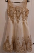 Biało złota błyszcząca sukienka