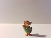 Figurka jaskiniowiec - dziewczynka wiking