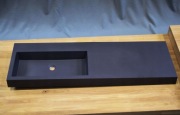 Umywalka wpuszczana w blat, prostokątna, czarna 140 x 45 cm PRAWA