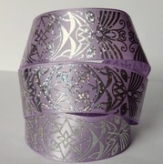 Wrzosowa satynowa wstążka ze srebrnym holograficznym wzorem