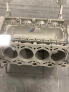 Stolik z bloku silnika v8 bmw M
