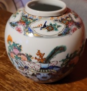 Piękny Mały chiński wazonik pięknie zdobiony 