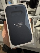 Apple Leather Sleeve MagSafe – Etui skórzane do iPhone 12 Pro Max