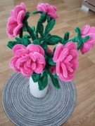 Róże wazonie z drucików kreatywnych 