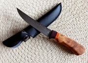 Nóż z ostrzem ze stali damasceńskiej sprowadzanej z Japonii 