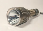 Dioda SFT-90, 5000 lumenów, 1100m zasięgu. Poręczny szperacz Convoy